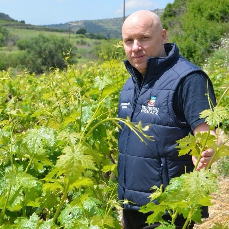 You are currently viewing Terra Nullius Cyprus – Episode 20: Cypriot wine expert, aka ‘Dr Xynisteri’ from Australia. Meet Dr Alex Willem Copper (2/10/2024)